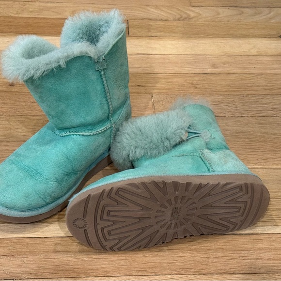 UGG Bailey Button II Snow Boot 5991Y Teal Size 3 - Picture 3 of 4